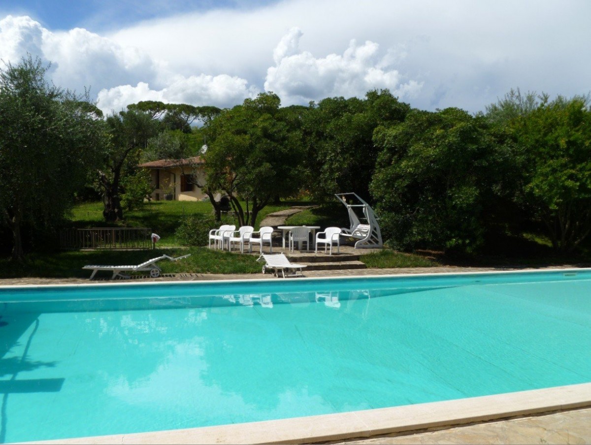 Moniga del Garda - Freistehende Villa in wunderschöner Parkanlage mit Pool