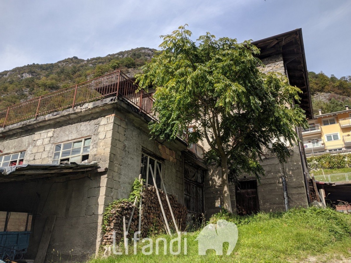 Caldes, Val di Sole: Sanierungsbedürftige Haus
