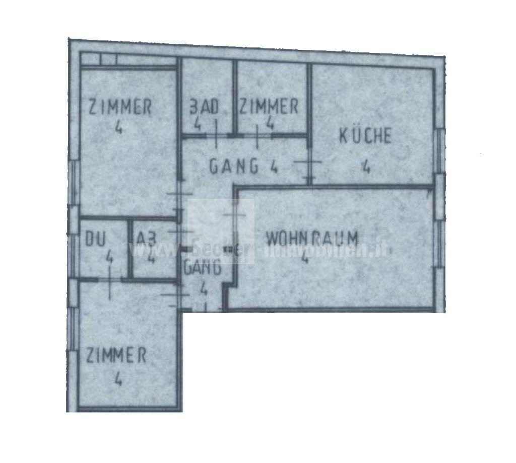 Große Vierzimmerwohnung mit Dachboden im Zentrum von Taufers i.M.