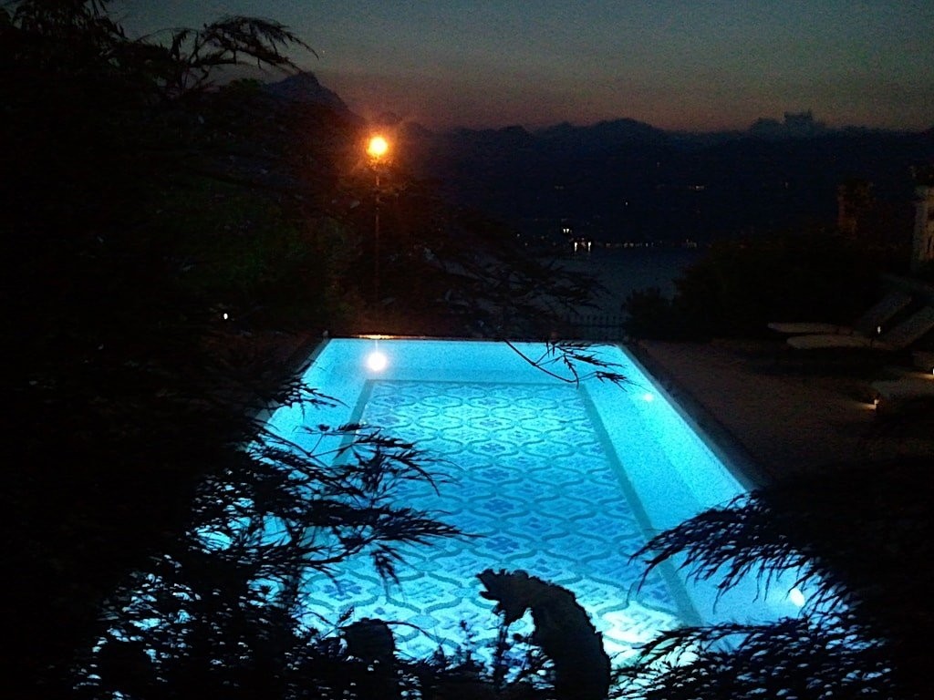 Traumhafte, sanierte Villa mit Parkanlage und Pool sowie unverbauten Seeblick am Gardasee zu verkaufen