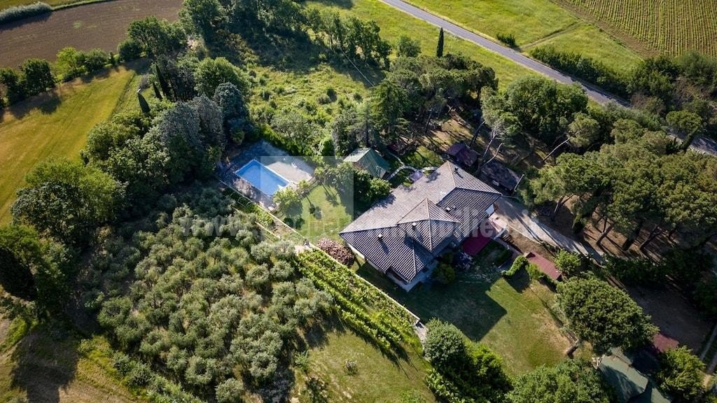 Traumhafte Villa in der Toskana mit 10.000 Qm Grund und umwerfender Lage zwischen Oliven und Weinreben