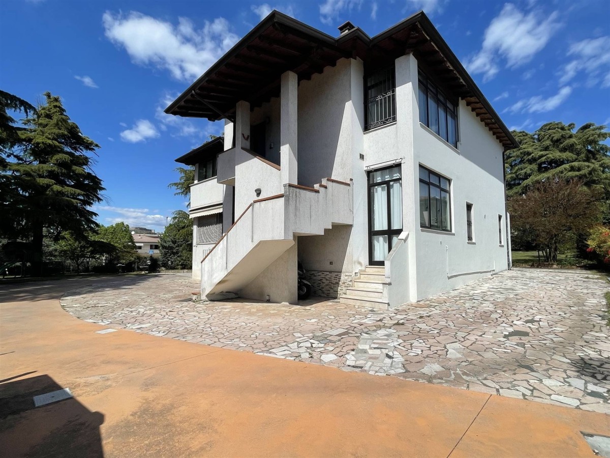 LONATO, Villa zu verkaufen von 355 Qm, Heizung Una