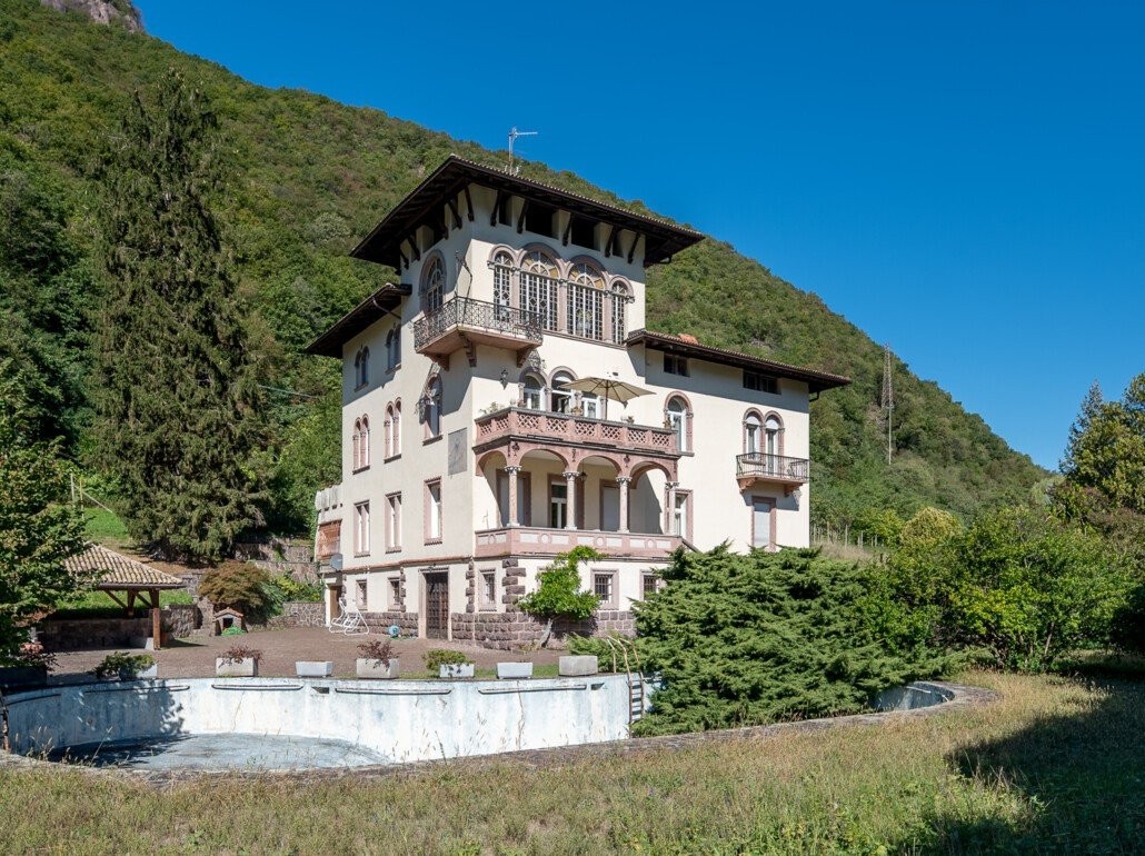 Herrschaftliche, elegante Villa mit Altbauflair und großem Grundstück
