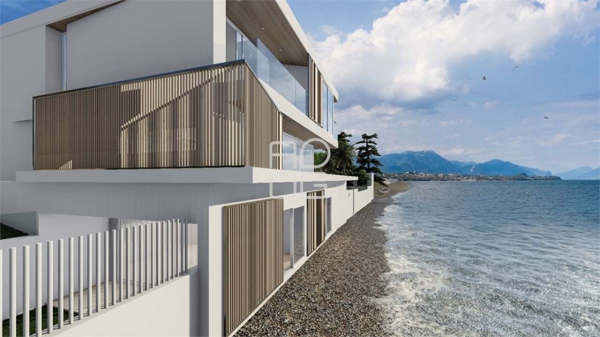 Esclusiva villa di Design fronte lago