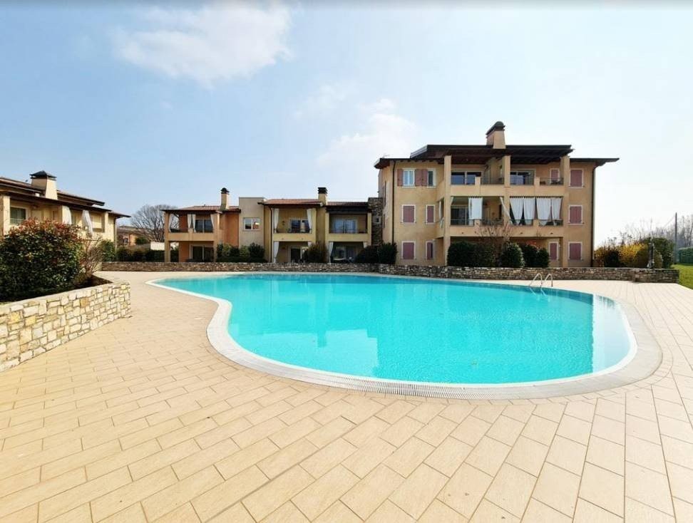 Lonato Del Garda, trilocale in Residence con piscina