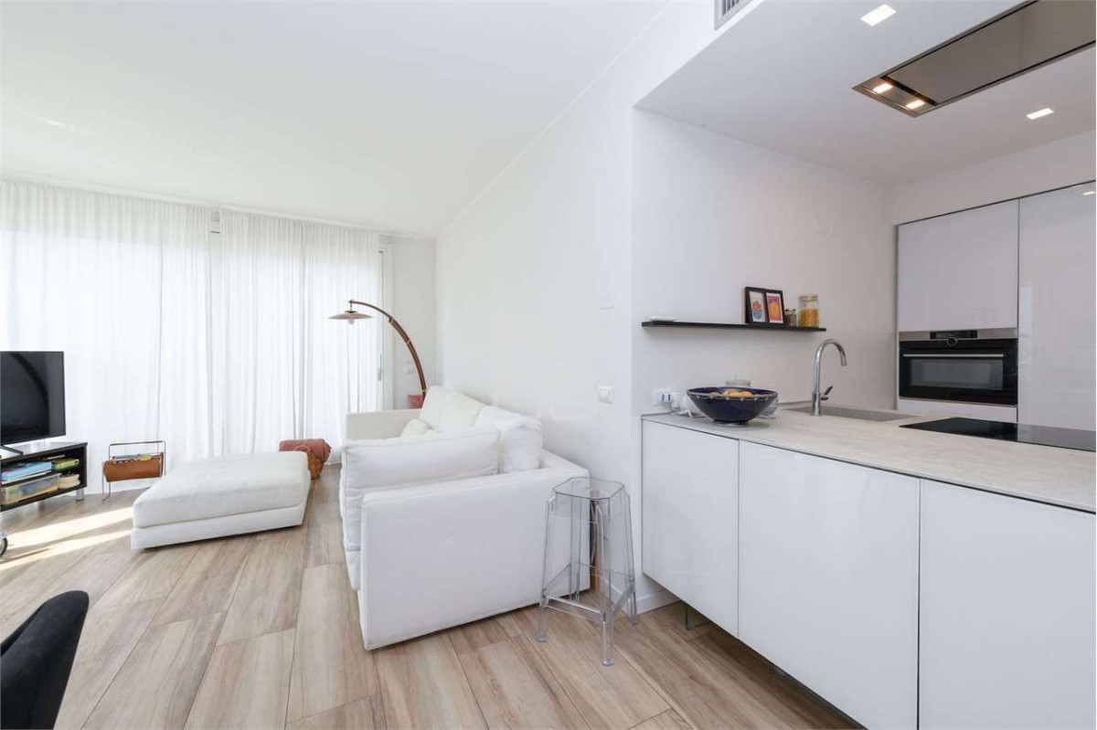 Exklusive Wohnung mit Seeblick in Designkomplex