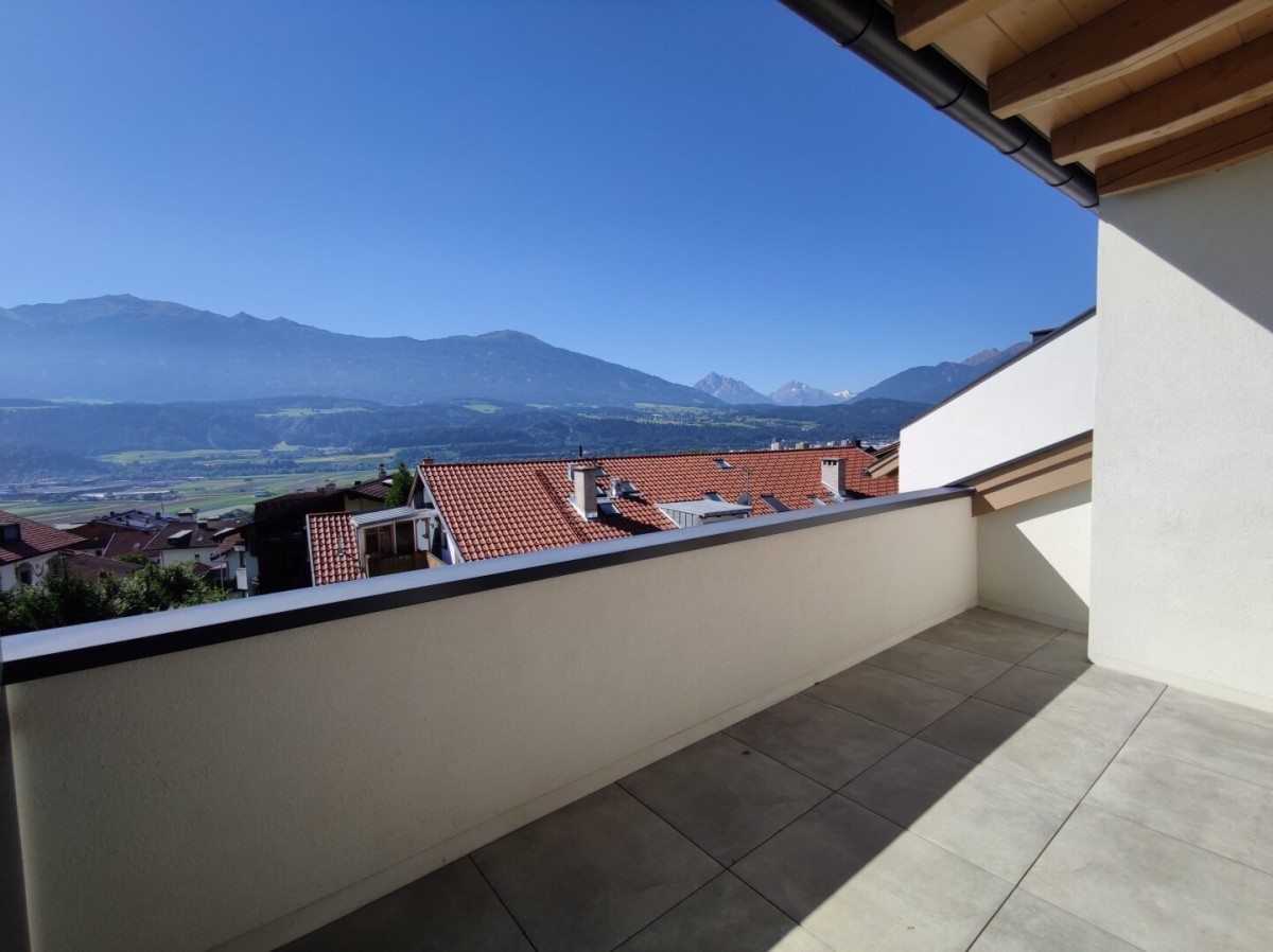 Elegante 3 Zimmer Mansardenwohnung Nähe Innsbruck mit Panorama-Bergblick