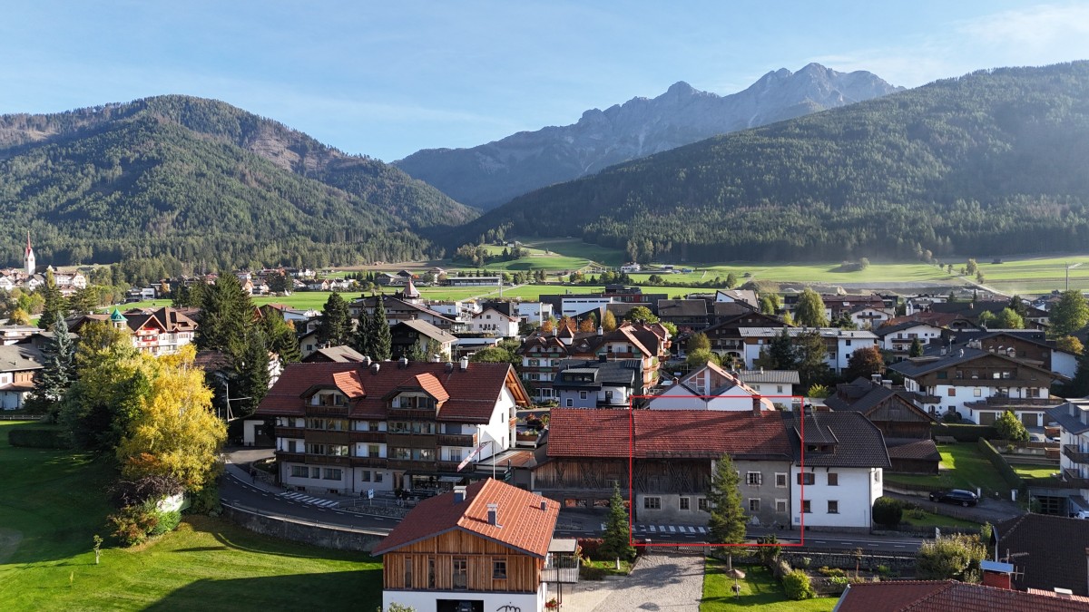 Ein Kleinod im Herzen des Ortskerns: Historischer Bauernhof in Südtirol