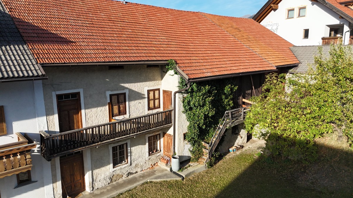 Ein Kleinod im Herzen des Ortskerns: Historischer Bauernhof in Südtirol