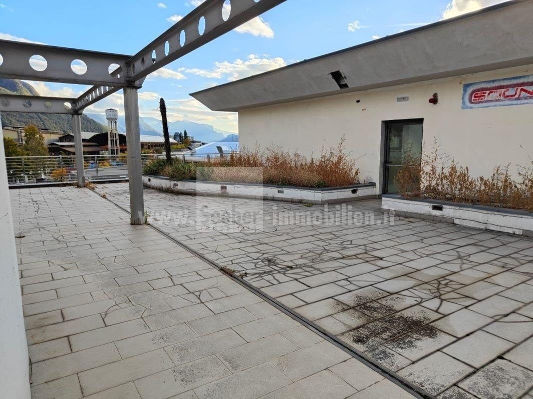 Büro in Bozen - Nähe Twenty - mit Möglichkeit große Terrasse mit genehmigten Projekt dazu zu kaufen