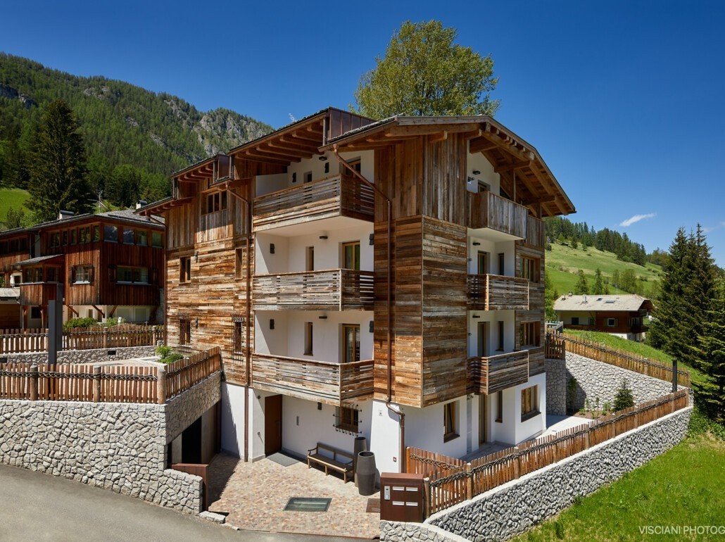 W3: Neubauwohnung mit drei großen Balkonen im Herzen der Dolomiten
