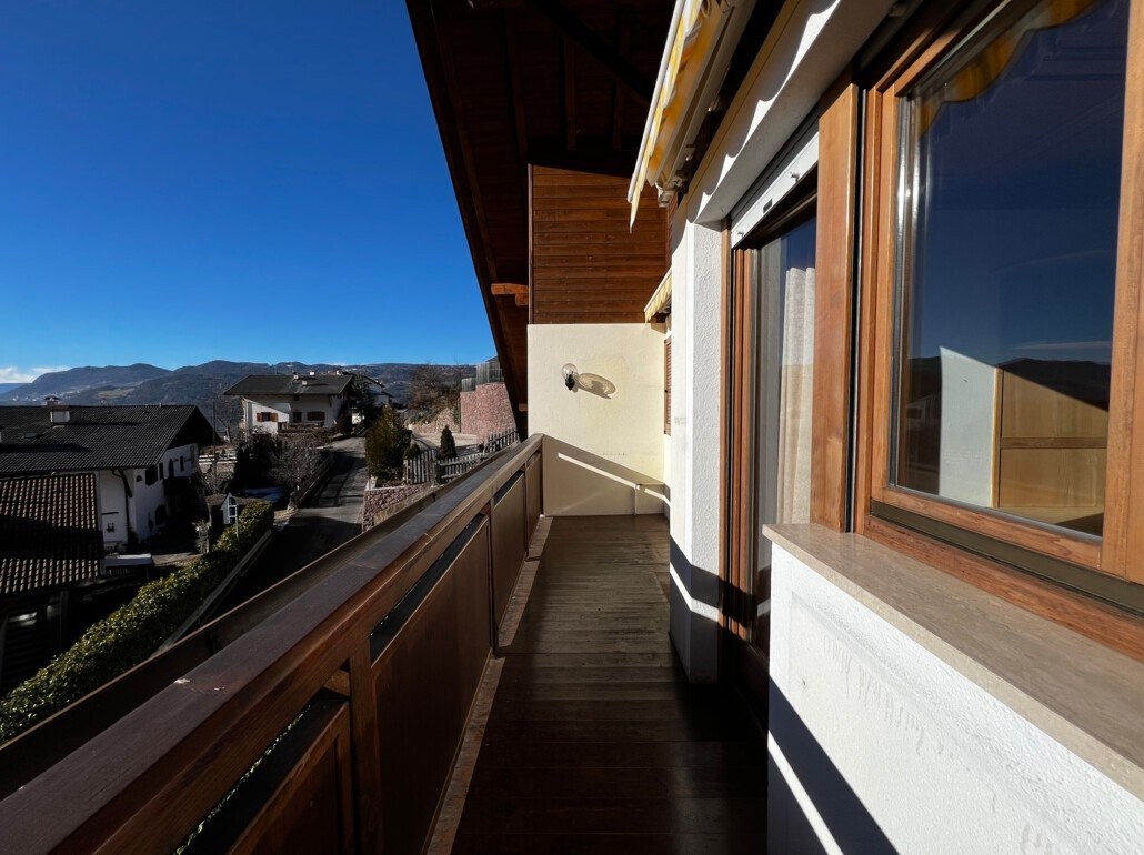 Charmante Dachgeschosswohnung mit Balkon, großem Dachboden u. freiem Panoramablick