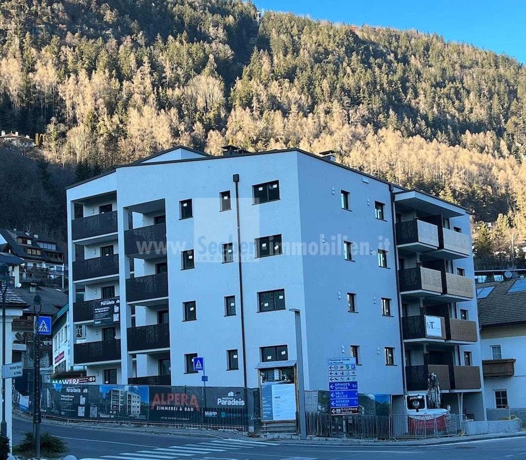 3-Zimmer-Wohnung mit Nord-West Balkon im dritten Obergeschoss in Mühlbach, von wo aus Sie in 10 Minuten das Skigebiet Gitschberg-Jochtal erreichen, zu verkaufen