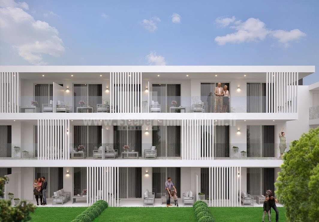 The White Residence: Ihr exklusives Zuhause mit großzügigen Fenstern, modernem Komfort und großer Terrasse. Entdecken Sie Ihre 3-Zimmer-Wohnung im 1. Obergeschoss – ein Lebensraum voller Freiheit. 