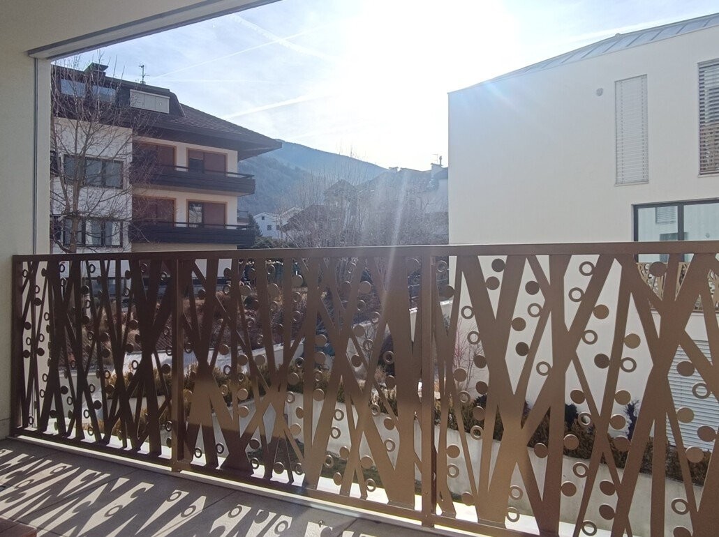 Moderne, großzügig geschnittene Zweizimmerwohung mit Terrasse