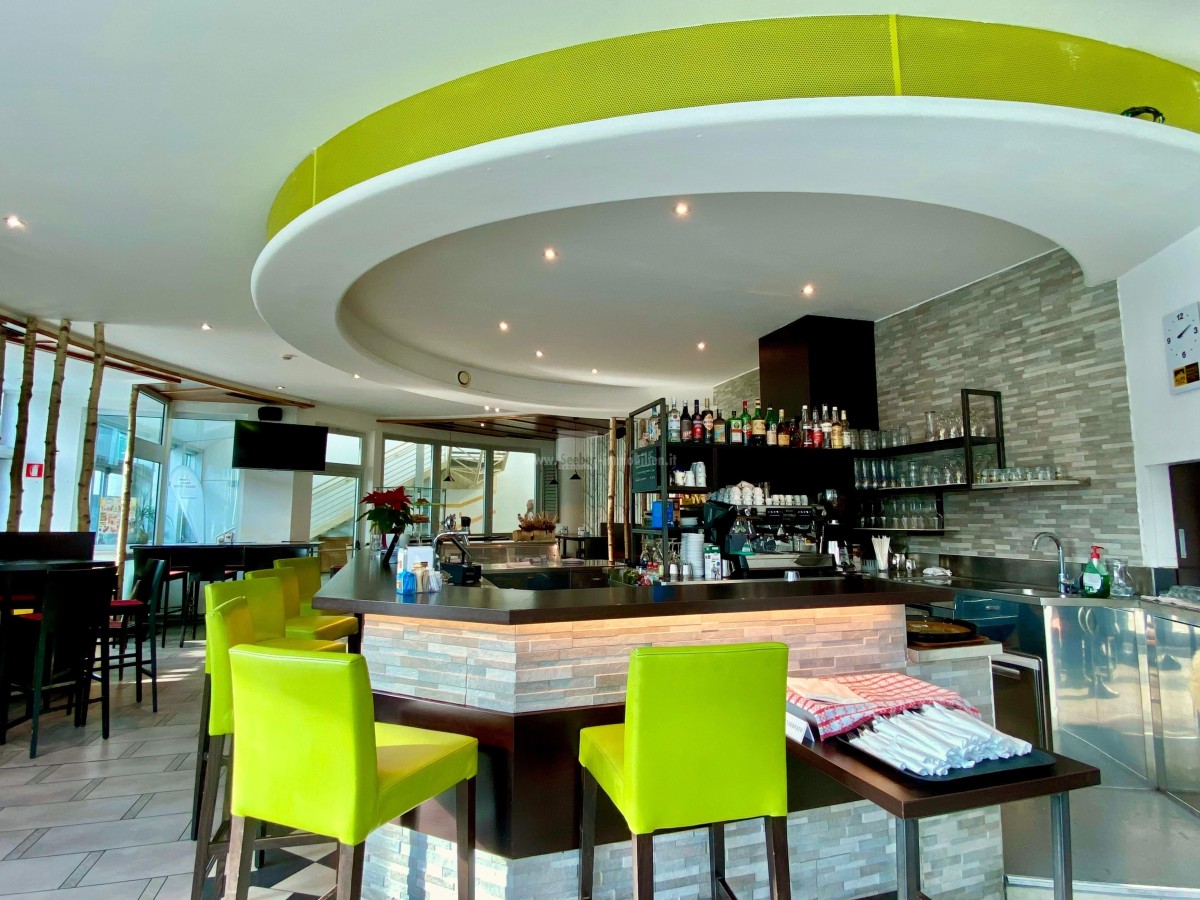 Bar mit Küche und Aussenfläche in strategisch hervorragender Lage in Meran zu verkaufen