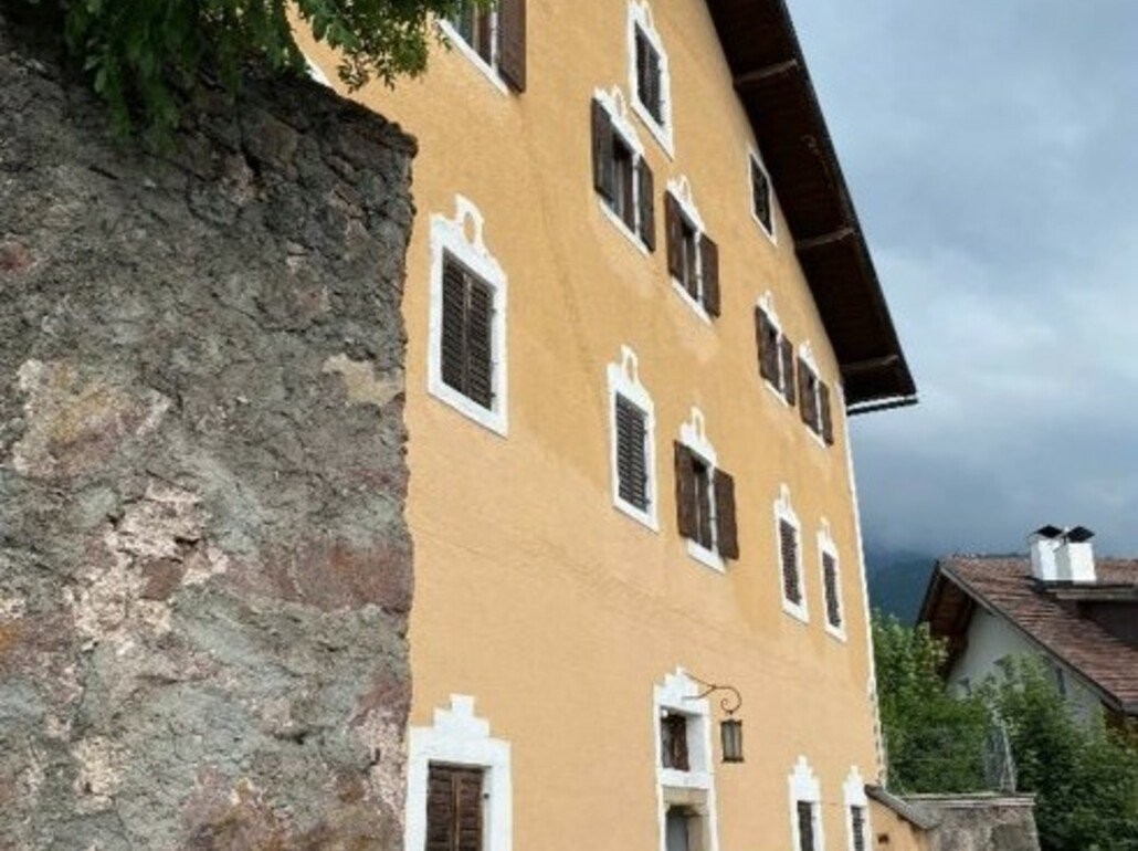 Großes Wohnhaus in Top-Lage mit Bergpanorama