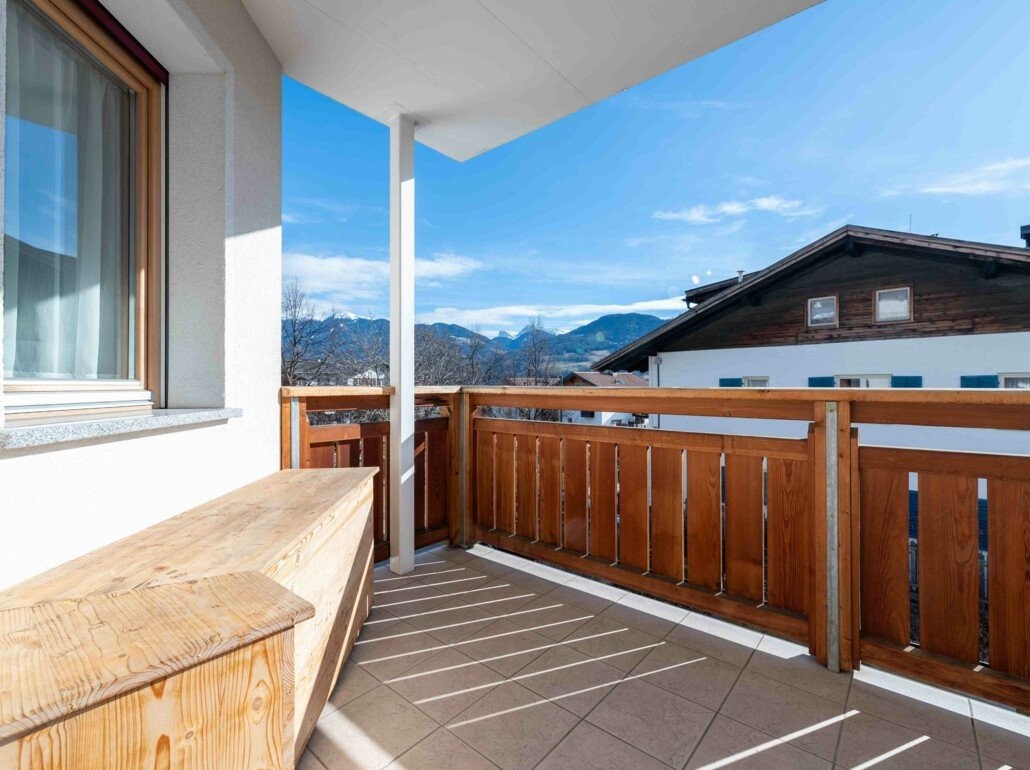 Ampio trilocale soleggiato con balcone e terrazza