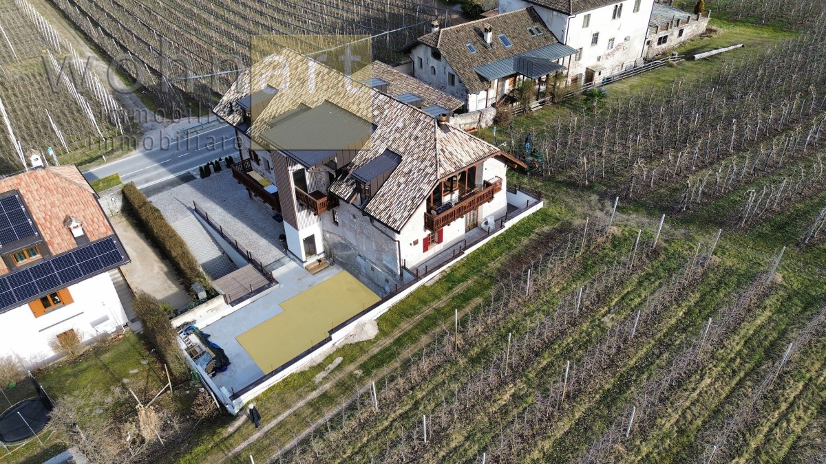 Villa moderna con terrazza panoramica in vendita ad Appiano