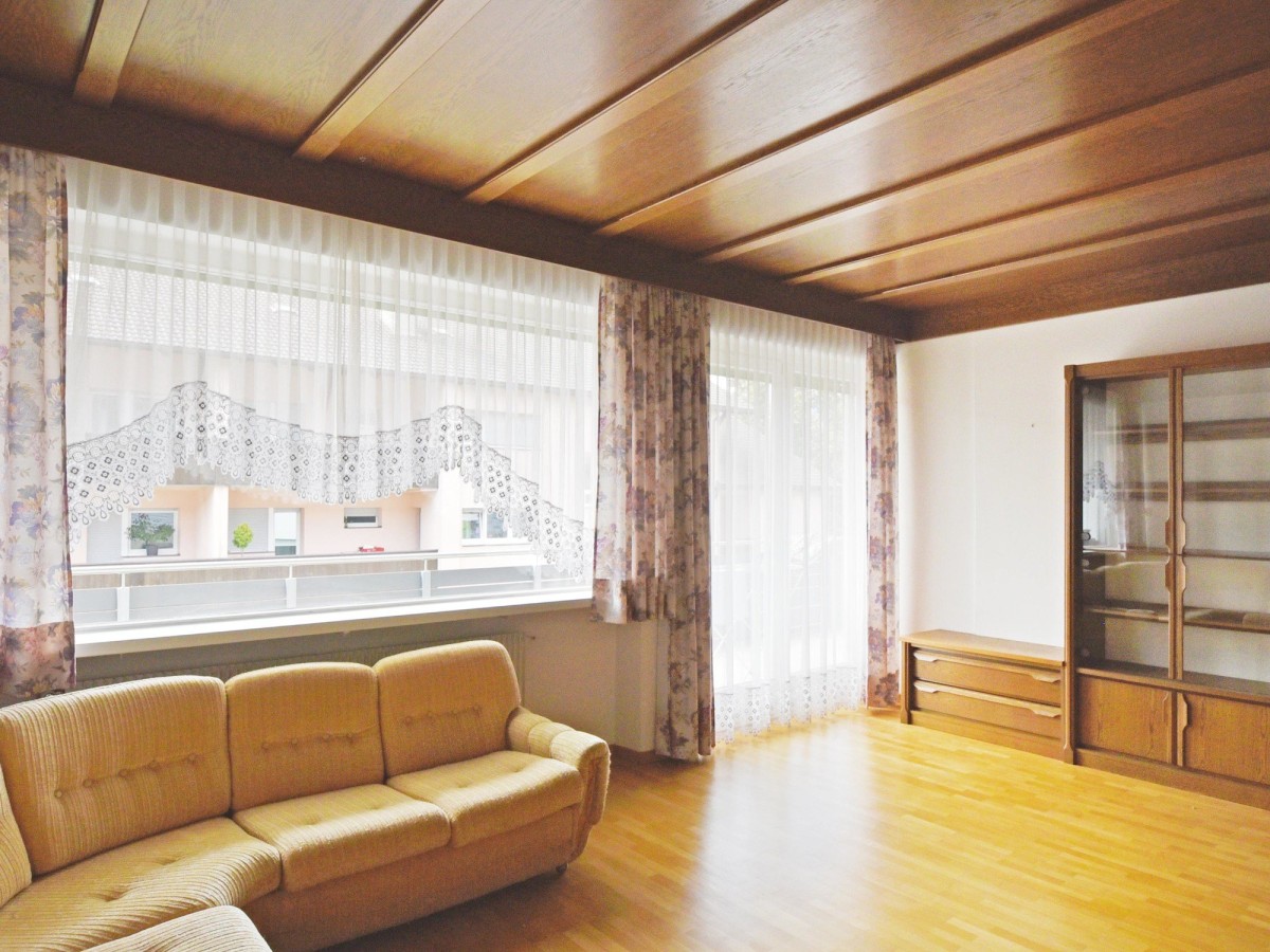 Appartamento di cinque stanze con ampio balcone