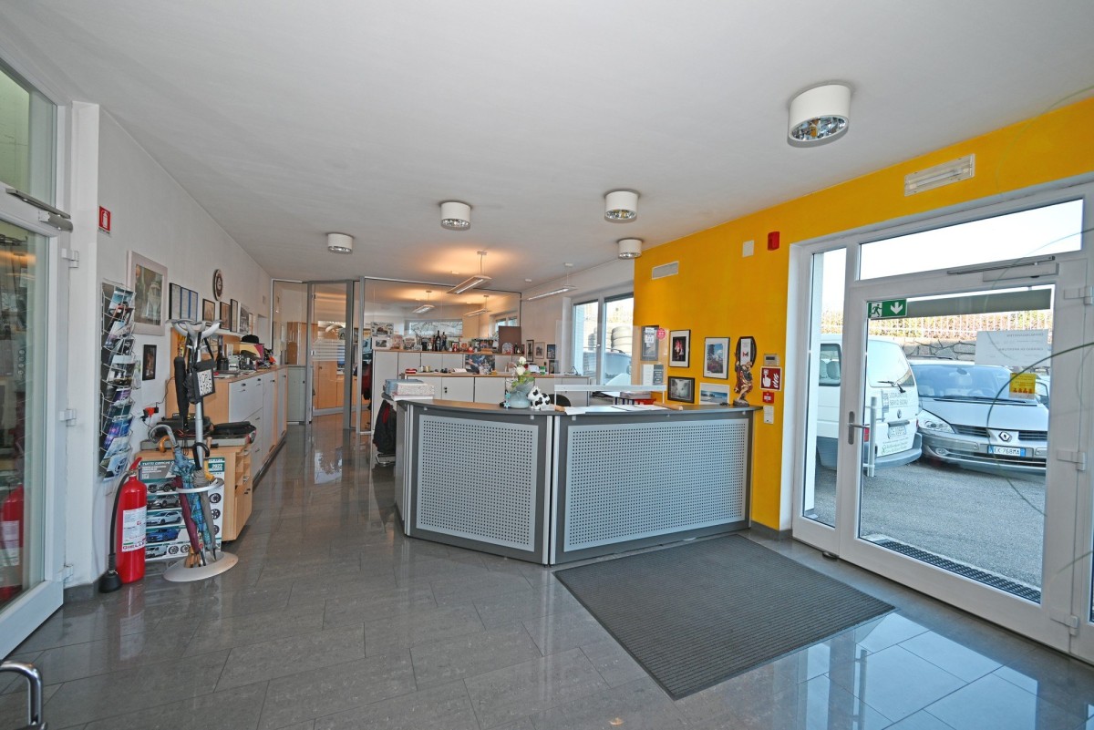 Voll ausgestattete KFZ-Werkstatt an der Weinstraße
