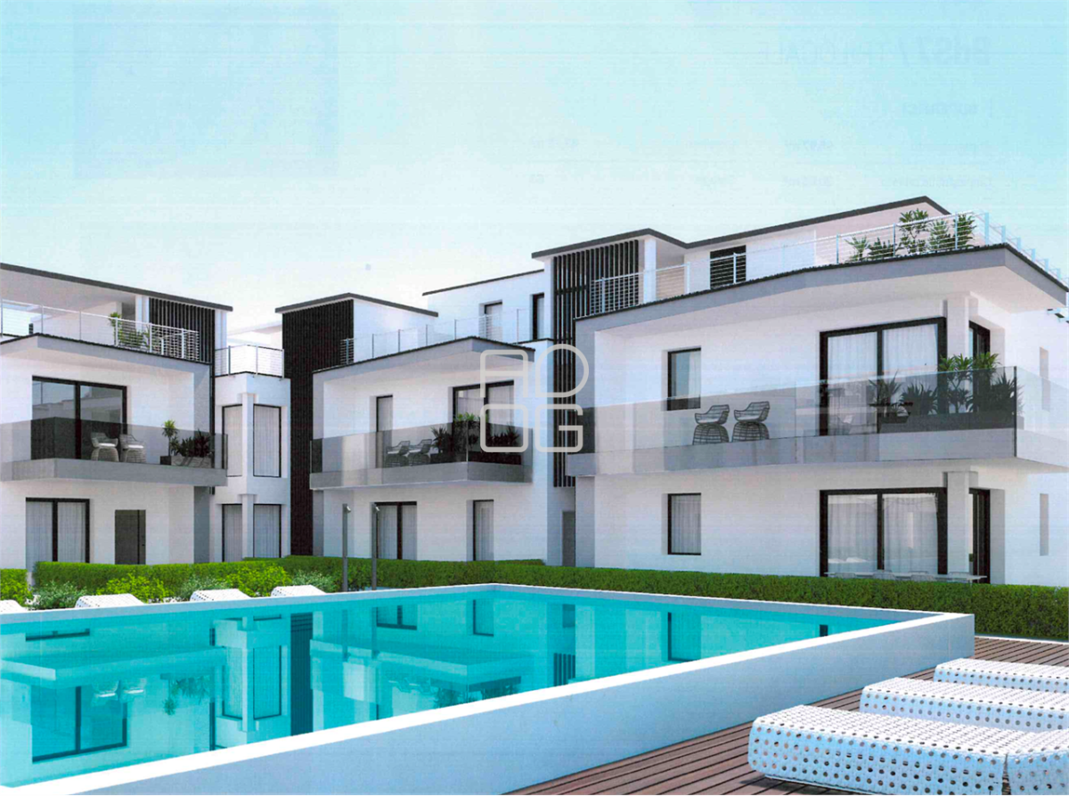 Duplex vista lago in residence con piscina