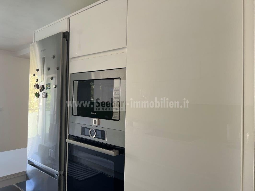 Luxuriöse, helle 4-Zimmerwohnung mit 2 Badezimmer und Terrasse in optimaler Lage in Gratsch 