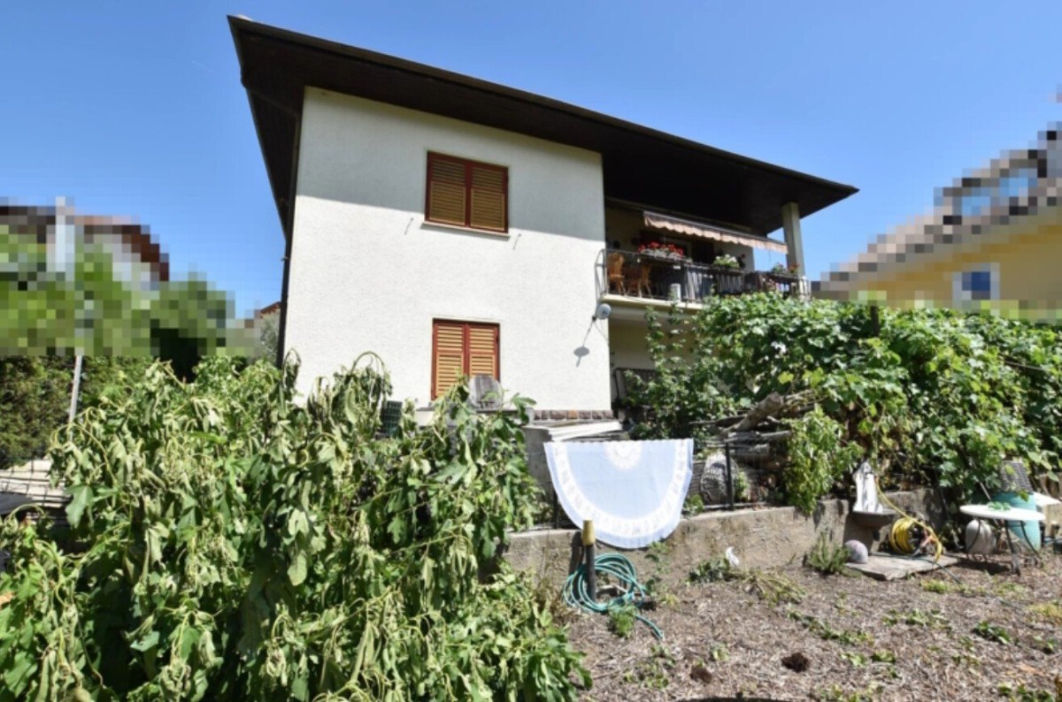 Appiano - Casa indipendente da ristrutturare in vendita