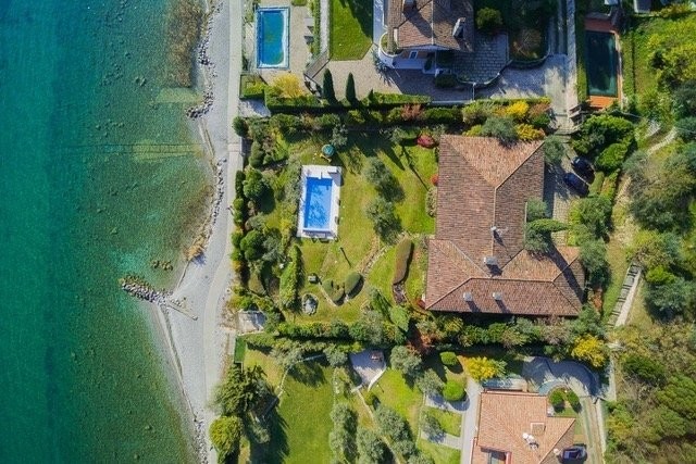 Villa prestigiosa con parco e piscina