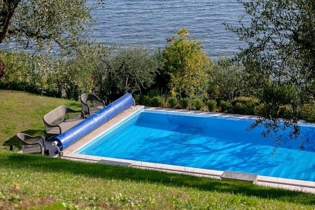 Großzügige Villa mit Schwimmbad und großem Grundstück