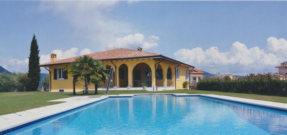 Prestigiosa Villa con piscina e vista lago