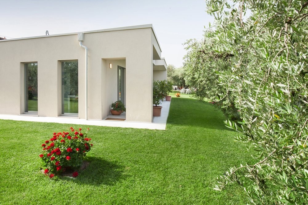 Moderne Villa mit privatem Garten