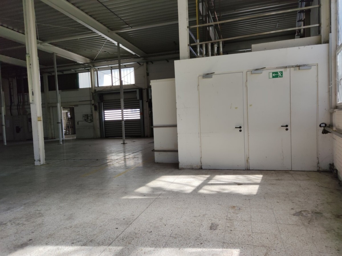 Miete! 500m² !! Halle - Produktion- Lagerfläche mit 2 Einfahrtstoren in Kramsach