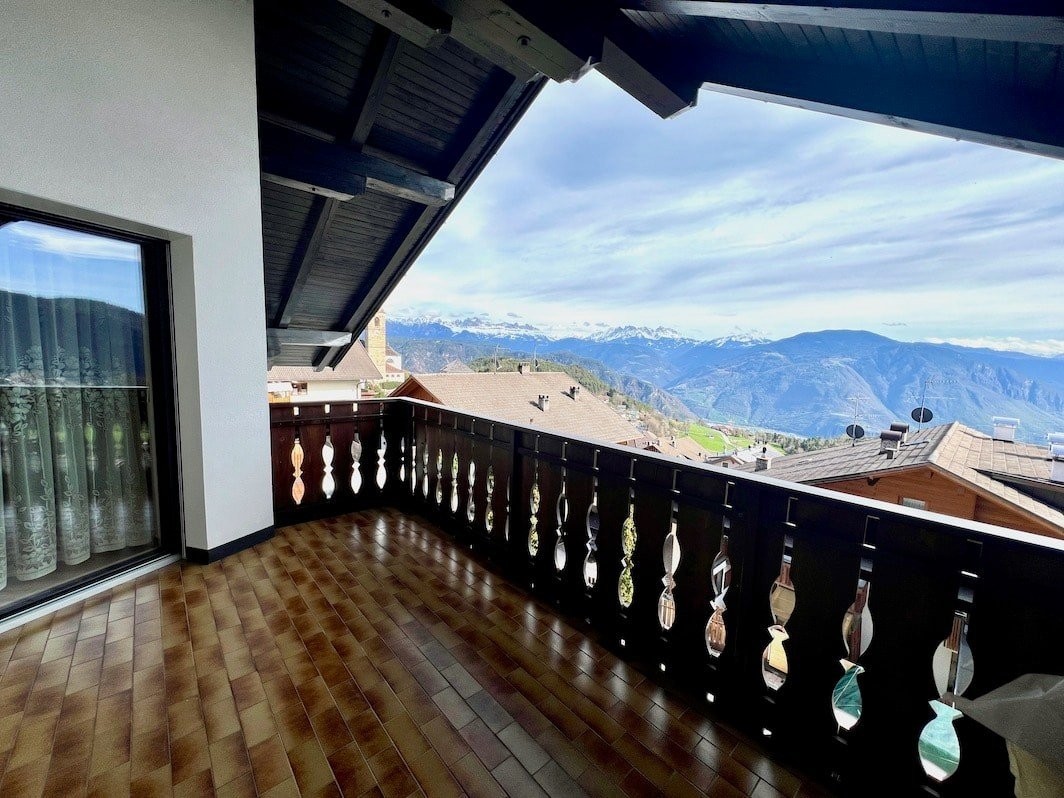Großzügige 5-Zimmer-Wohnung mit sehr sonnigen Balkonen im Zentrum von Jenesien zu verkaufen