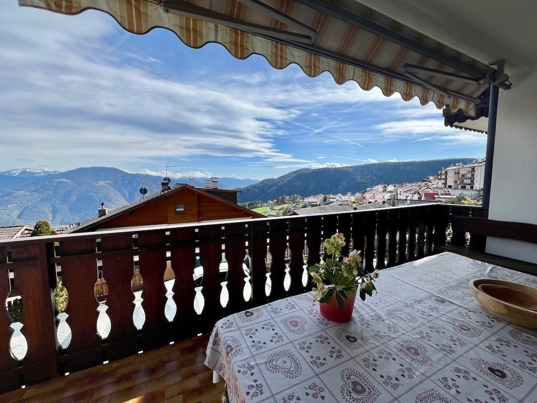 Großzügige 5-Zimmer-Wohnung mit sehr sonnigen Balkonen im Zentrum von Jenesien zu verkaufen