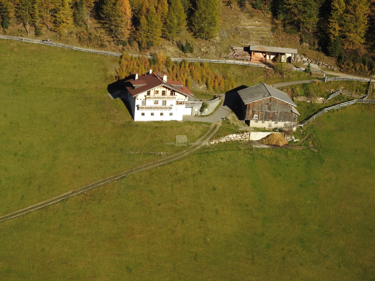 Geschlossener Hof in Reinswald mit ca. 13 ha Kulturfläche und eigener Wasserquelle