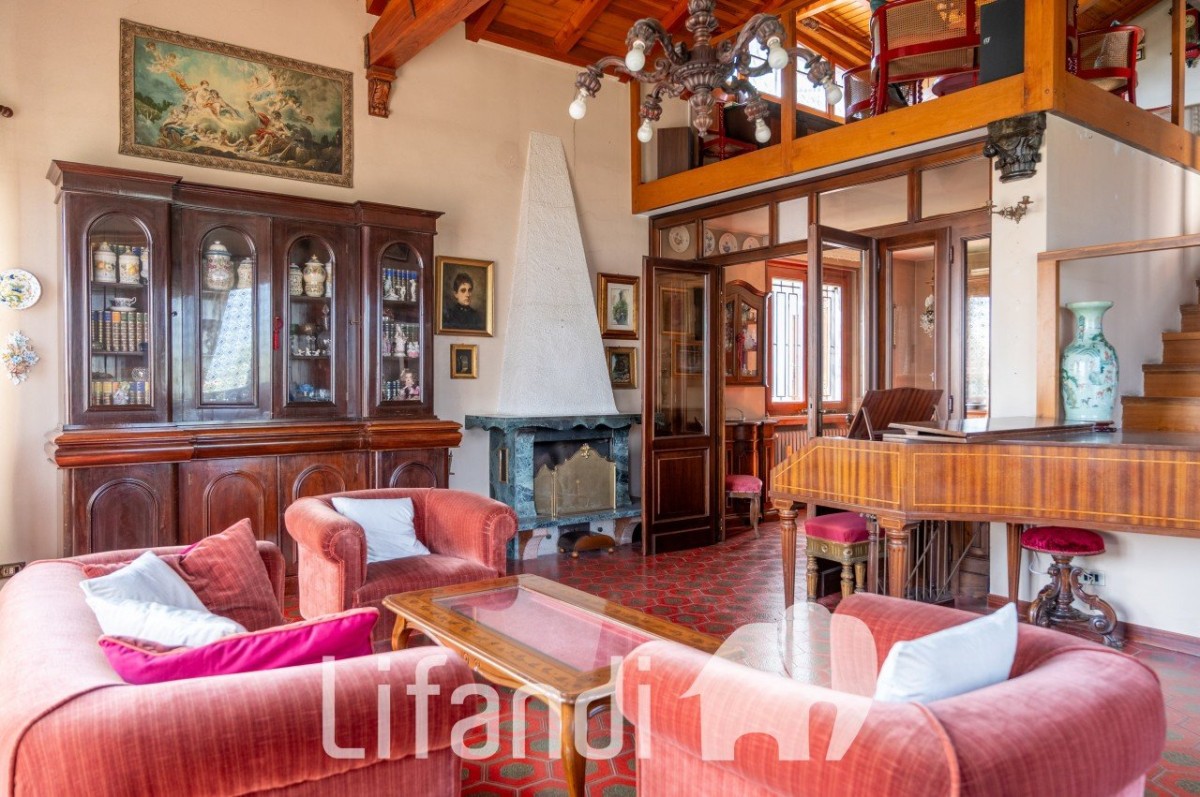 Gargnano: Villa con vista panoramica
