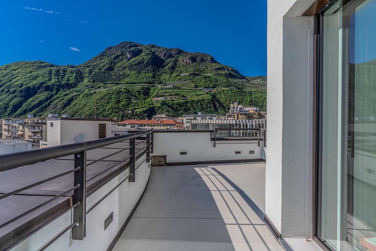 Bolzano - Esclusivo attico con terrazza sul tetto!